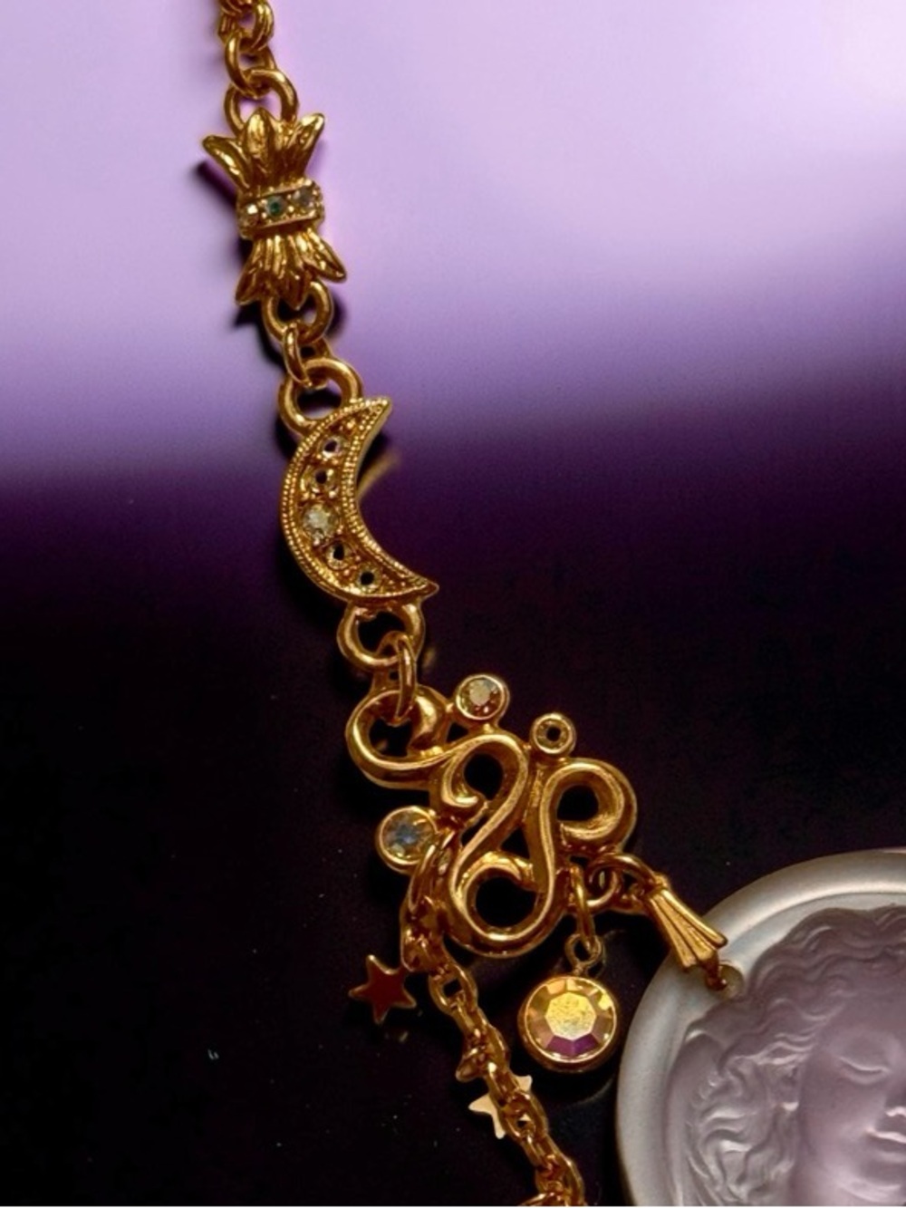 Vintage Signed Kirks Folly Gold-Tone Celestial Cameo Medallion Necklace Earrings - Picture 3 of 8